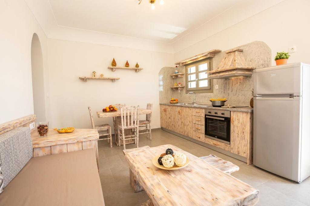 Elixirium Villa Perissa  Buitenkant foto